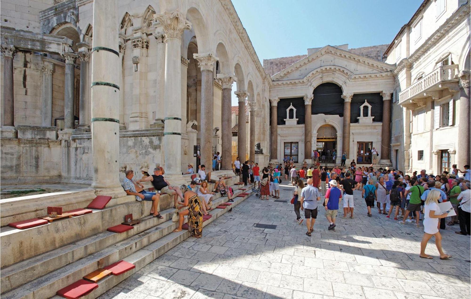 Lovely Home In Split With Jacuzzi Esterno foto