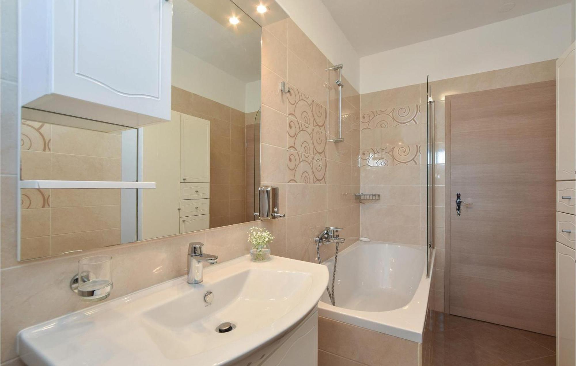 Lovely Home In Split With Jacuzzi Esterno foto
