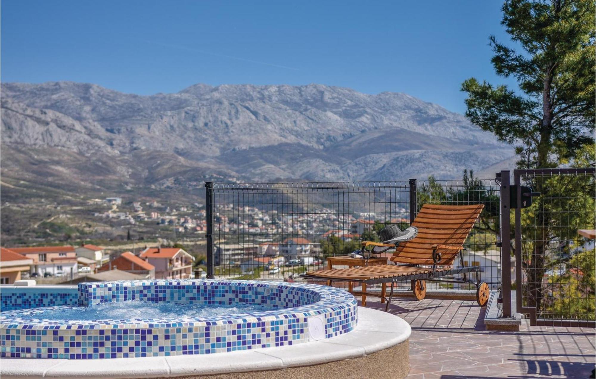 Lovely Home In Split With Jacuzzi Esterno foto