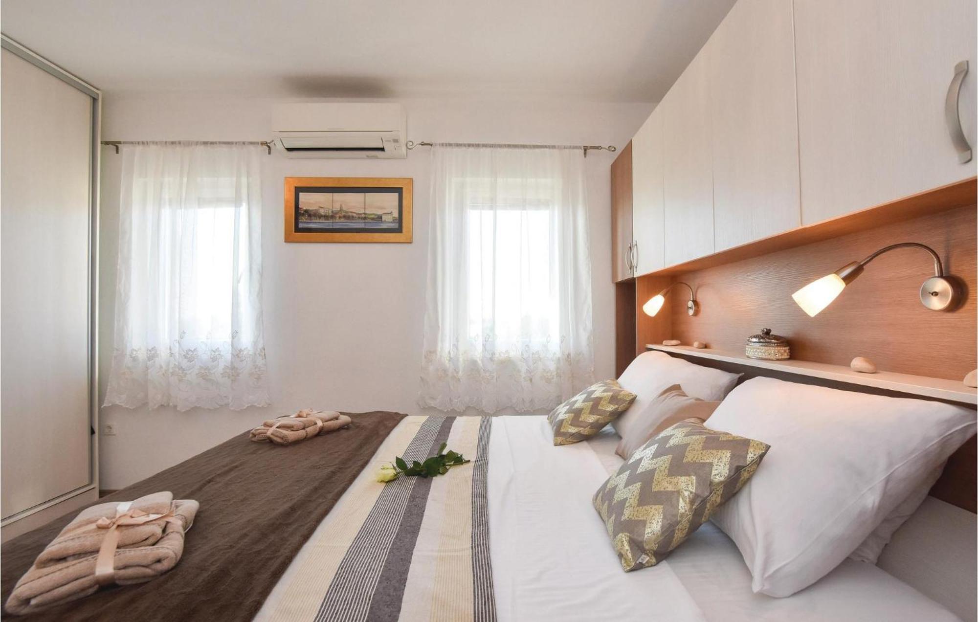 Lovely Home In Split With Jacuzzi Esterno foto