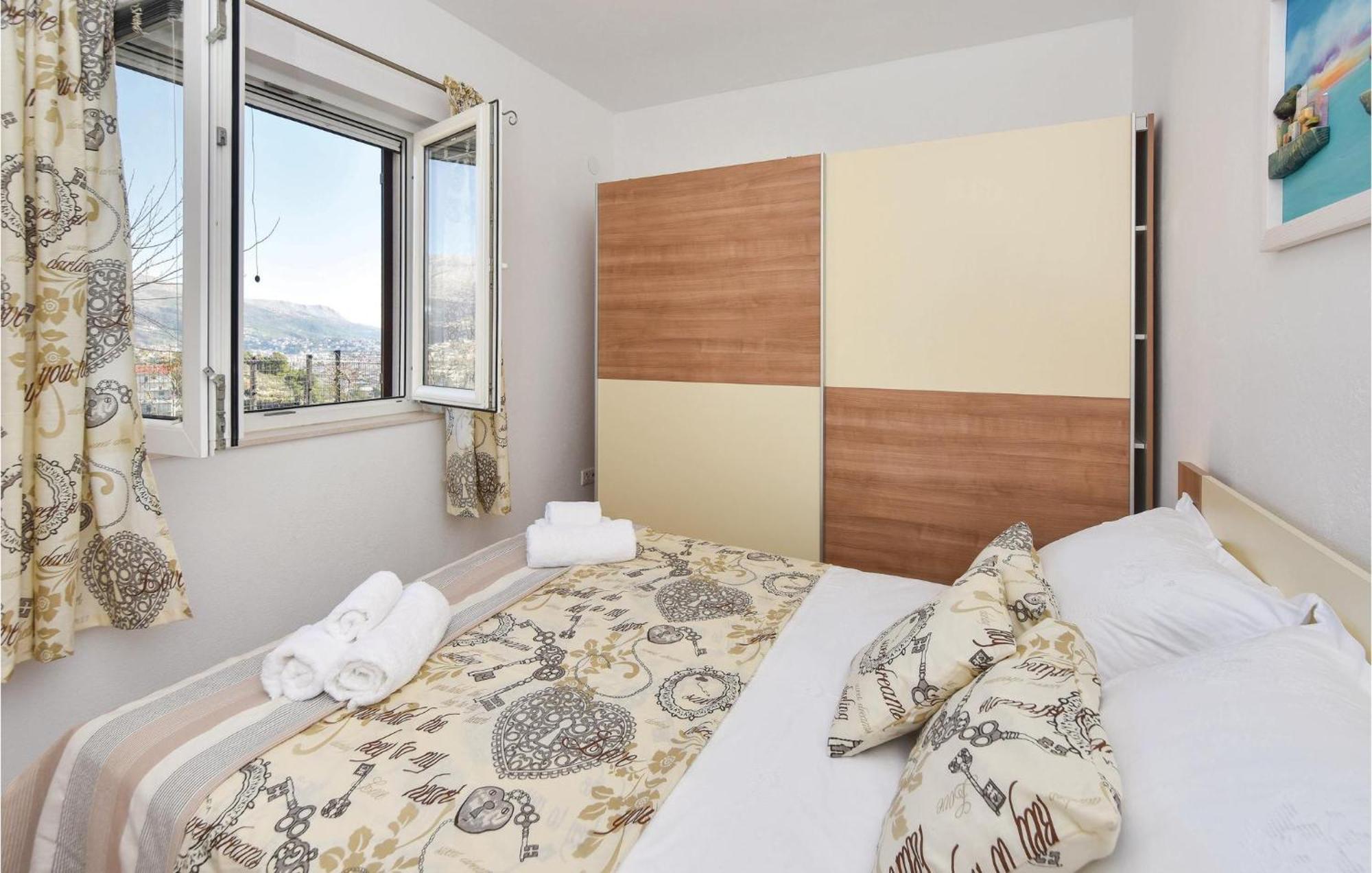 Lovely Home In Split With Jacuzzi Esterno foto