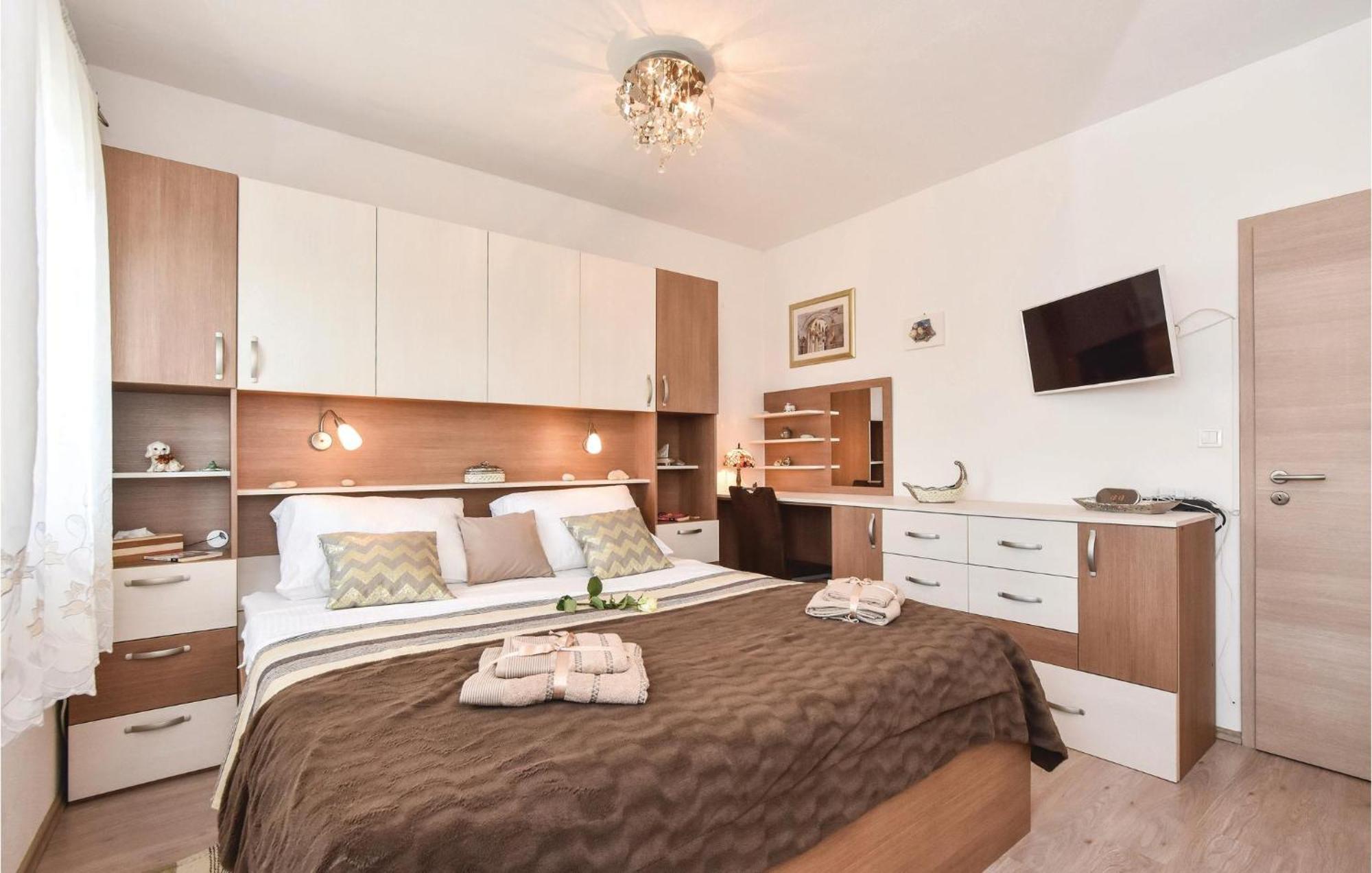 Lovely Home In Split With Jacuzzi Esterno foto